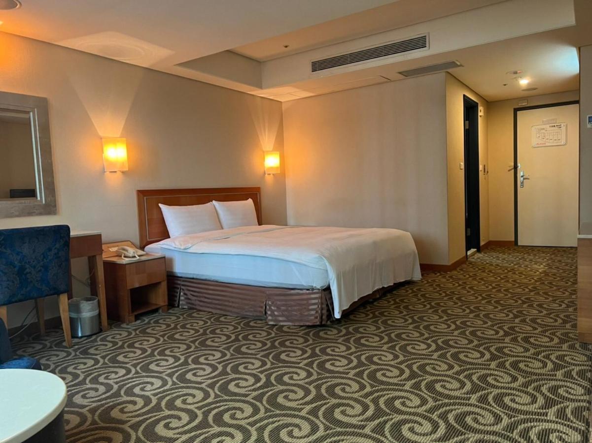 Banqiao Forward Hotel New Taipei City Экстерьер фото