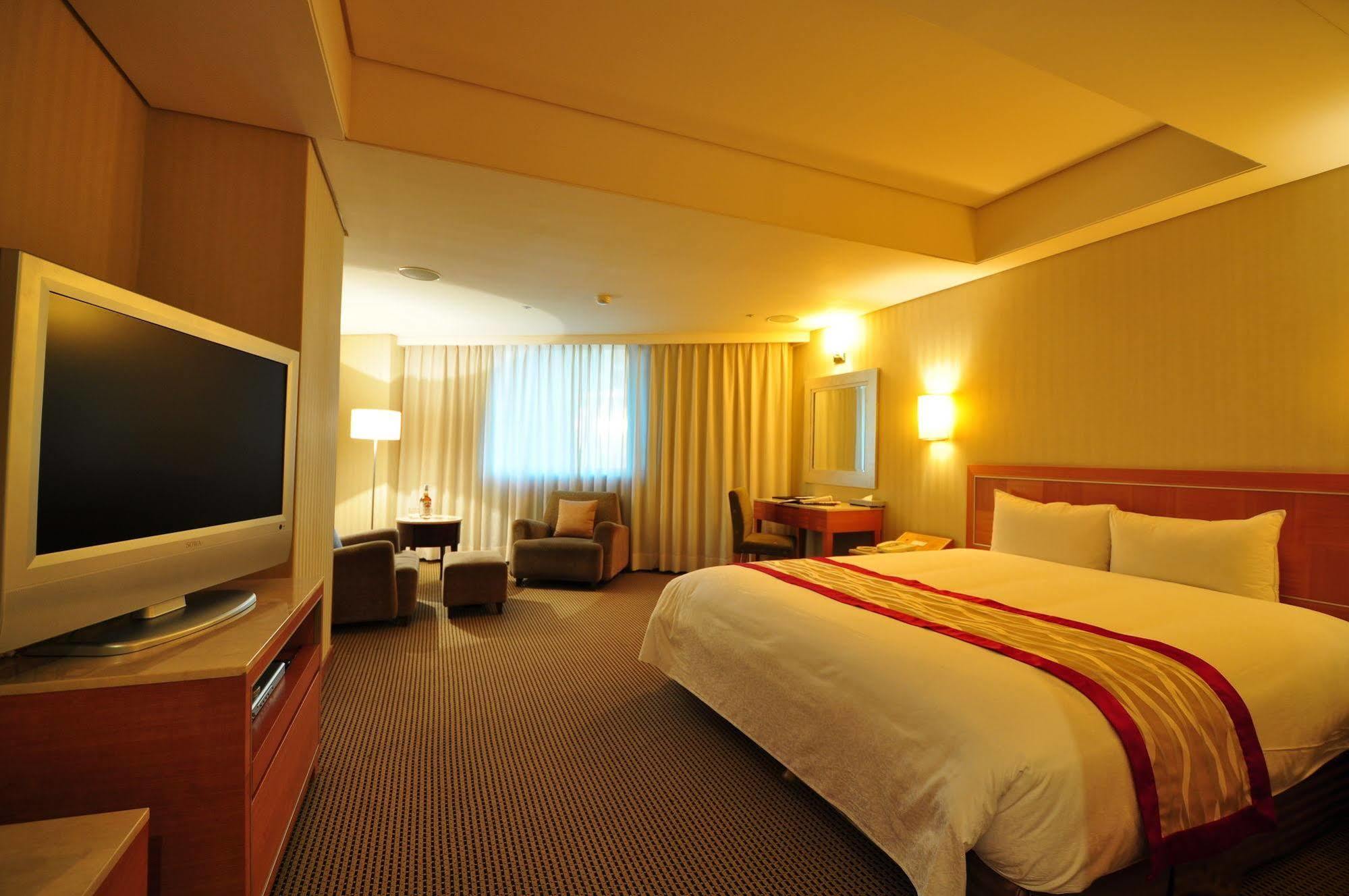 Banqiao Forward Hotel New Taipei City Экстерьер фото