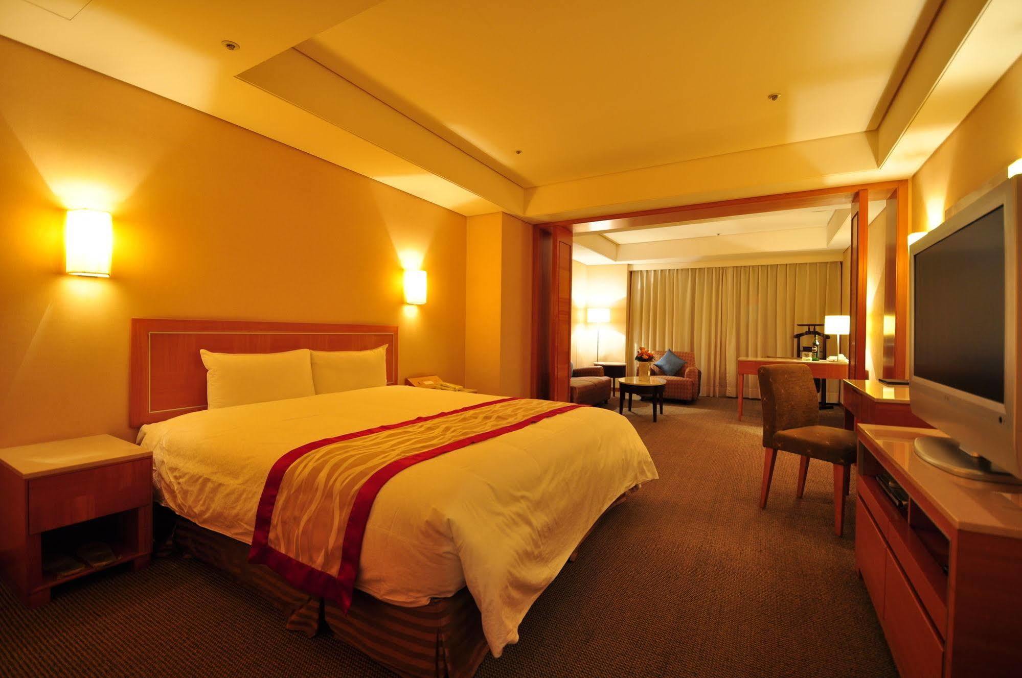 Banqiao Forward Hotel New Taipei City Экстерьер фото